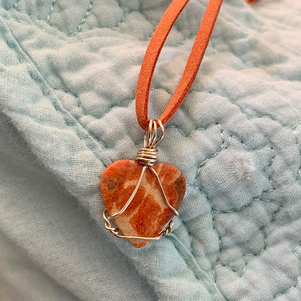 ❣️SALE Orange Spiny Oyster Shell carved heart - Picture 5 of 8